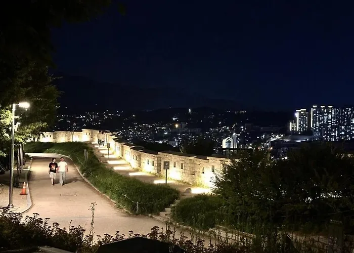 6 Beds 2 Toilet 6 Minutes On Foot Dongdaemun Dongmyo Seongsu * Seoul